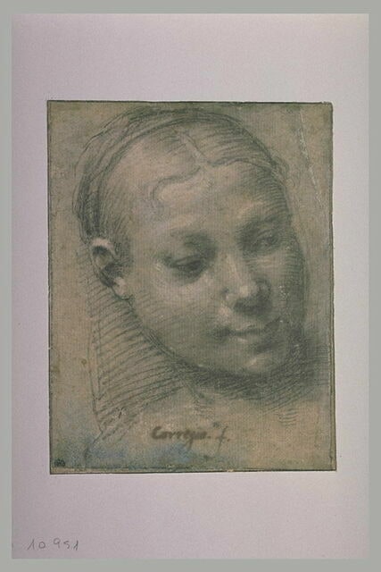 Tête de femme vue de trois quarts vers la droite