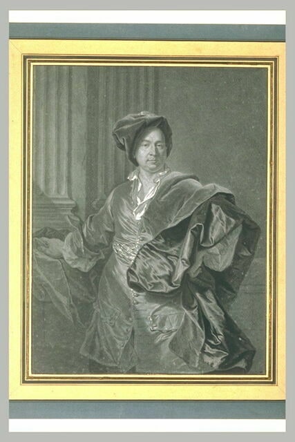 Portrait d'homme debout, coiffé d'un bonnet, la main appuyée sur un socle