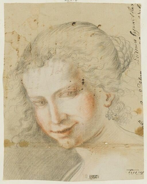 Tête de jeune fille souriant, et regardant à droite