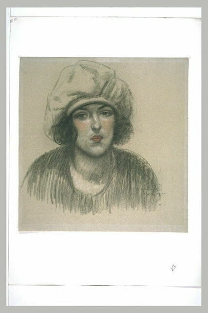 Tête de femme, de face, coiffée d'une toque