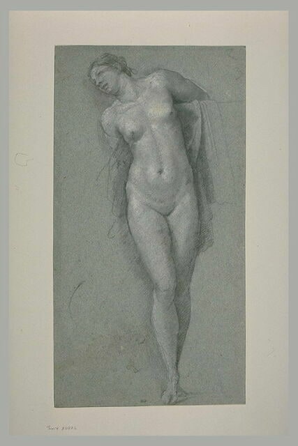 Femme nue, debout, les bras derrière le dos, la tête inclinée à gauche