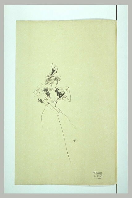 Femme avec un collier de perle