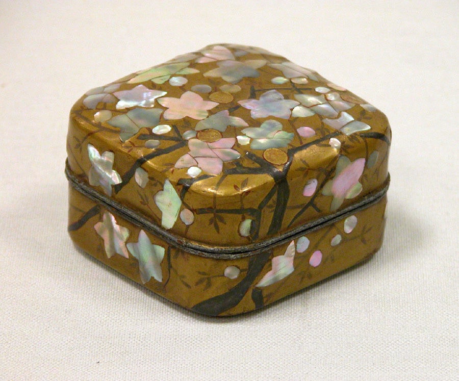 江戸時代 琳派　梅蒔絵螺鈿香合|Incense Box with Flowering Plum Tree