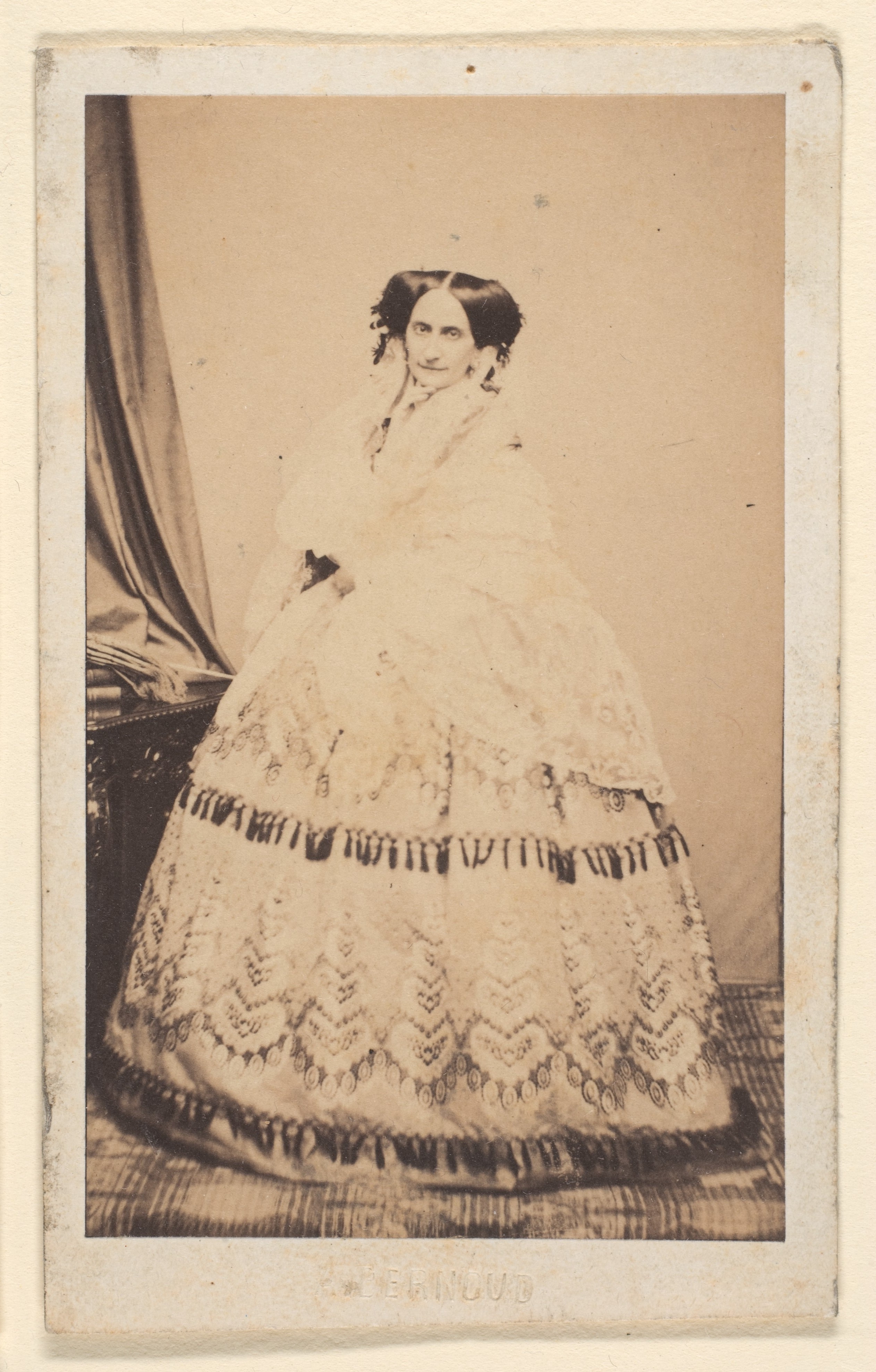 [La Comtesse in Lace Shawl]