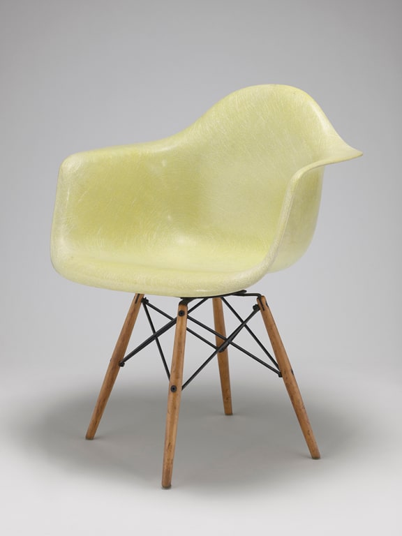 PAW (swivel armchair wood base)