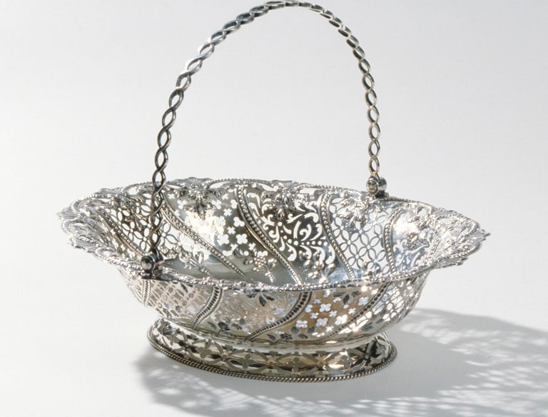 Cake Basket
