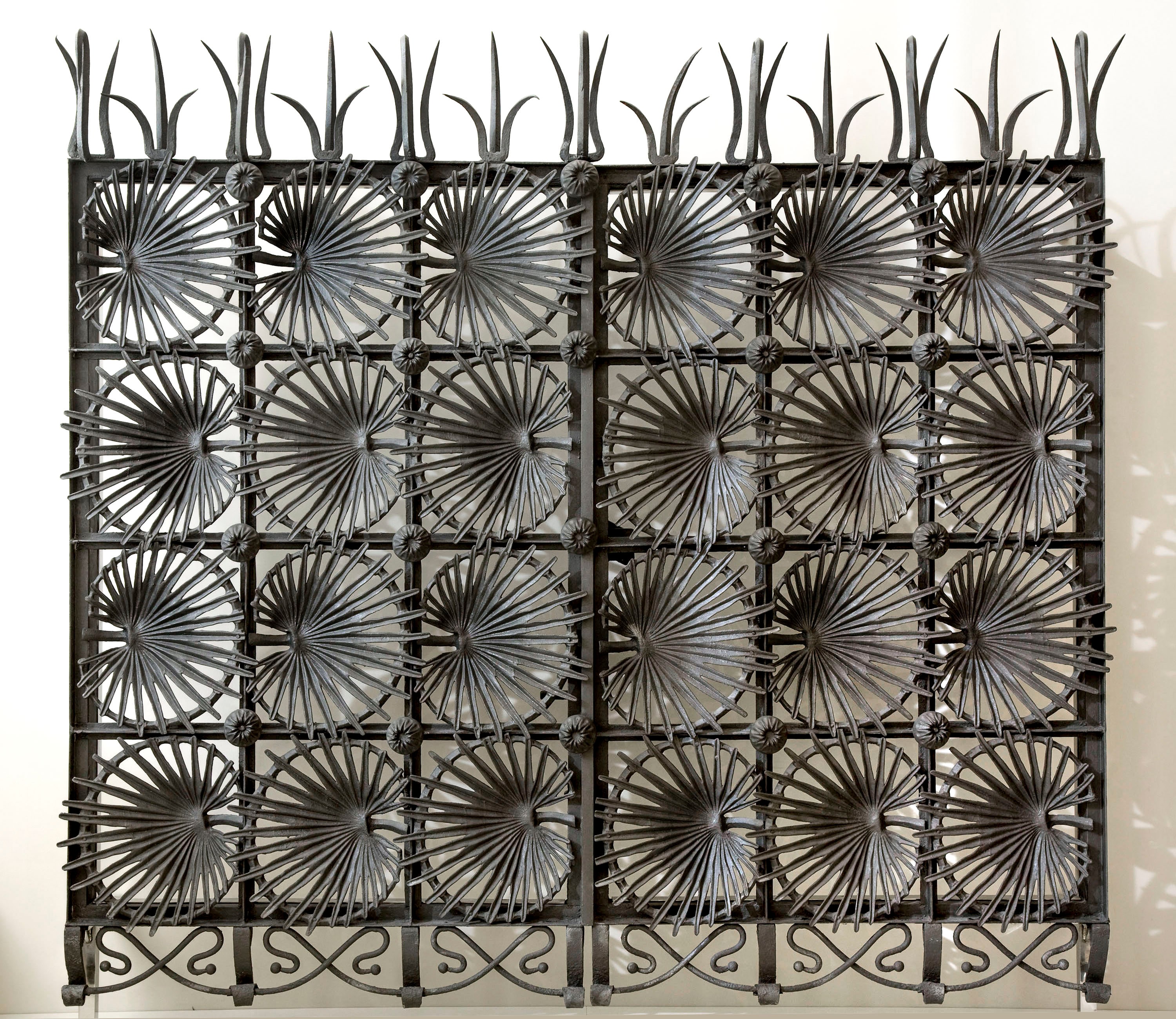 Two-leafed gate for Casa Vicens
