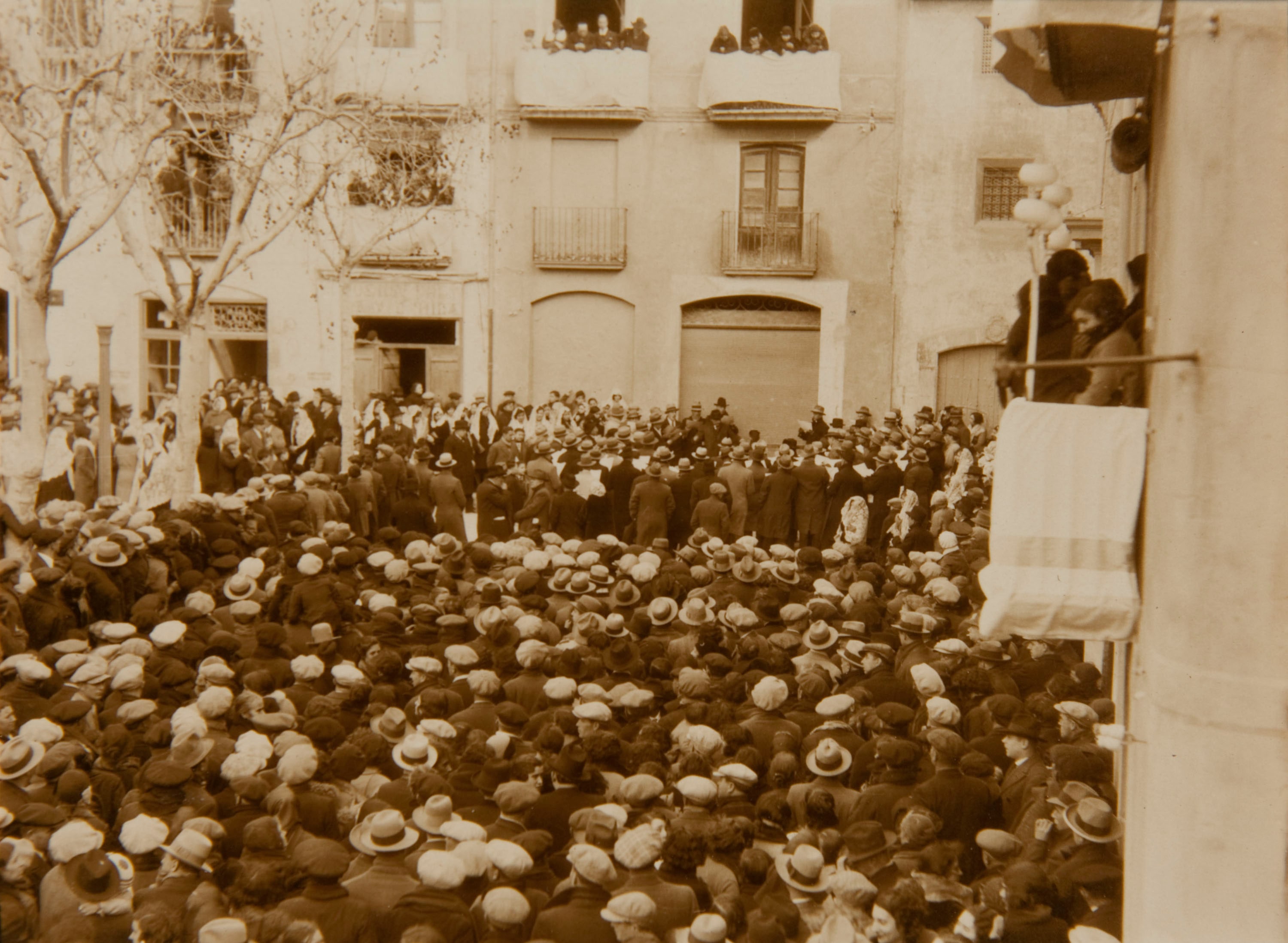 The Institute of Rhythmic and Plastic Arts, the Municipal Band, and the Orfeó Català gave our festivities their note of good taste (Valls)