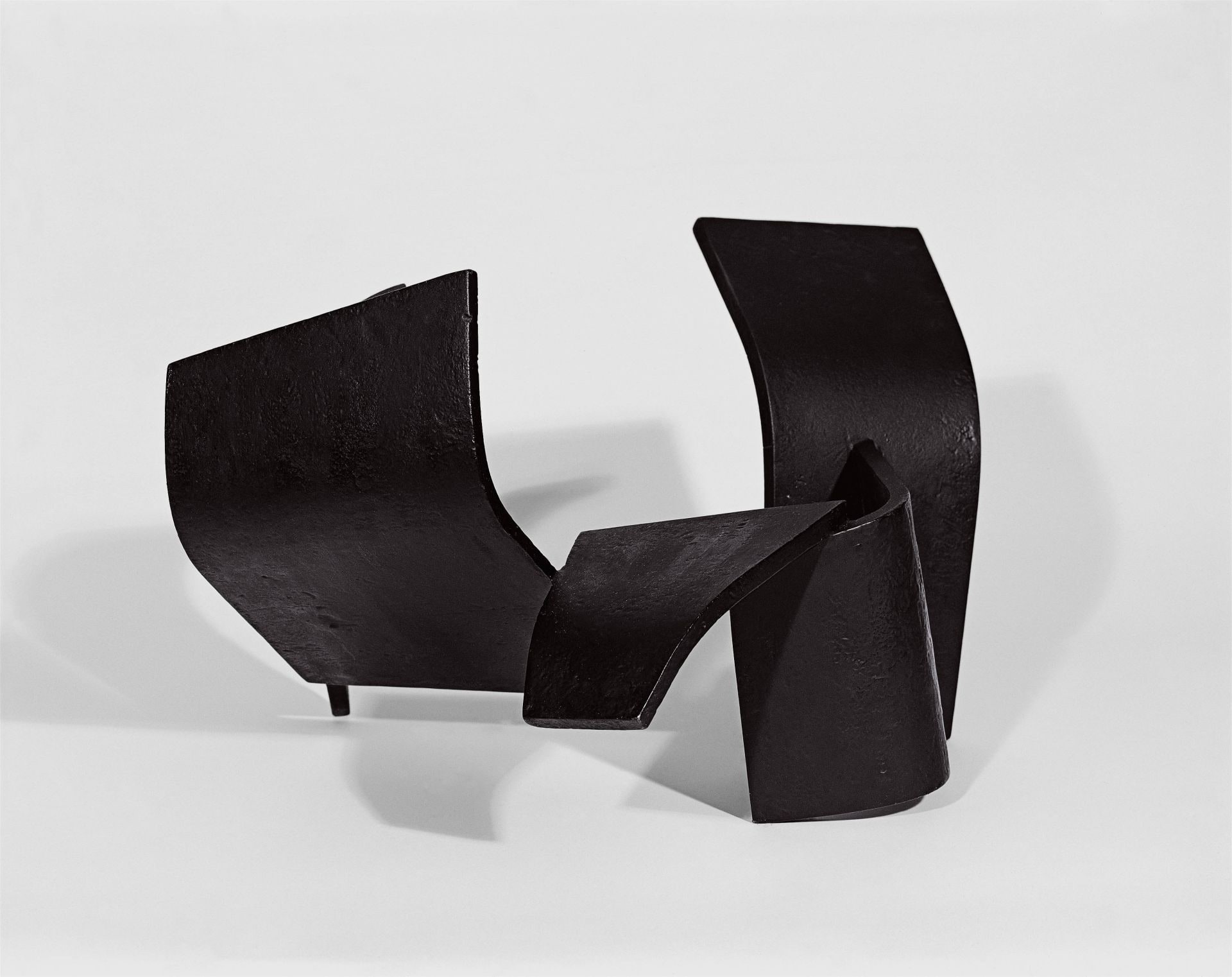 Empty Construction with Five Curved Malevich Units