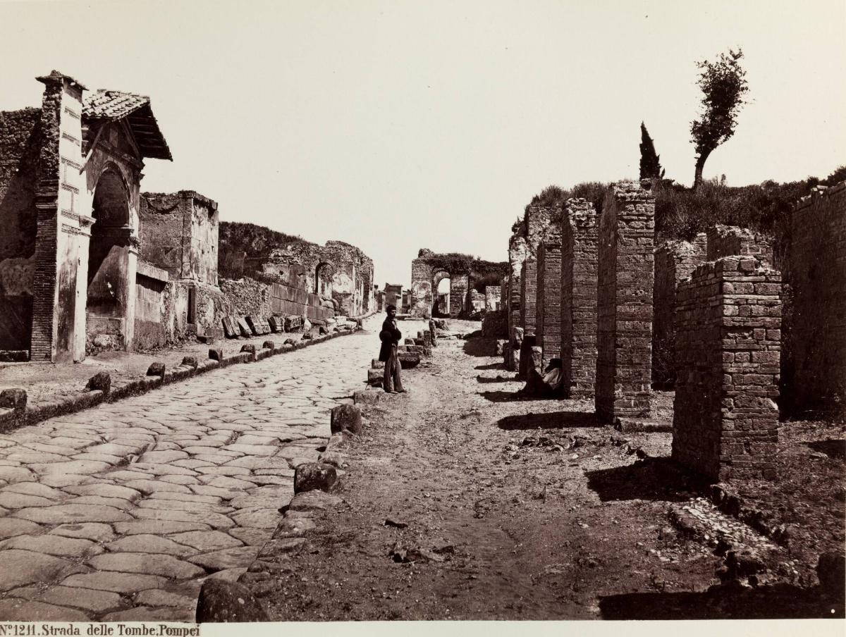 1211 Strada delle Tombe, Pompei