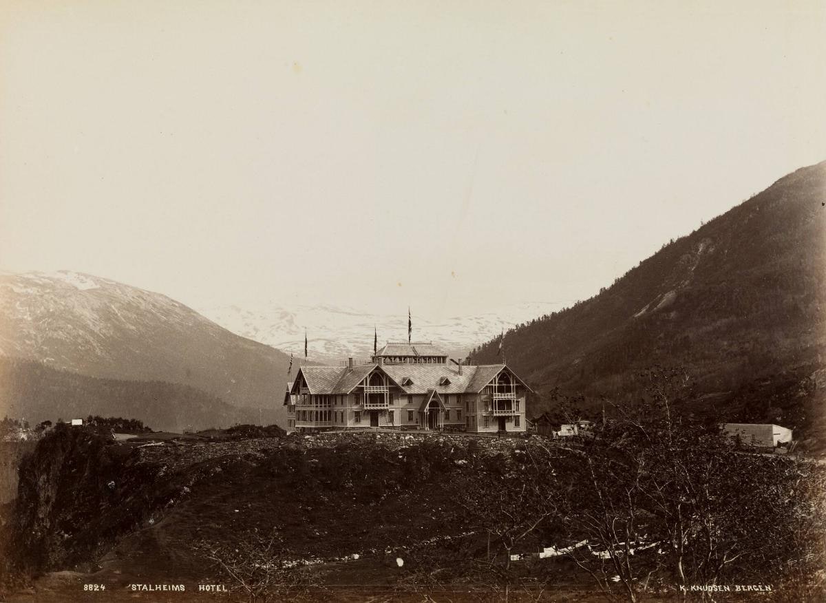 8824. Stalheims Hotel
