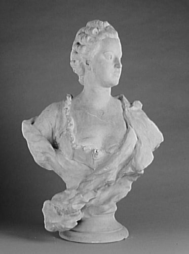 Femme dite "Pompadour"