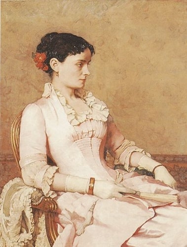 Portrait de femme en robe rose