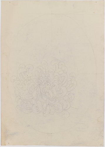 Fleur de chrysanthème dans un médaillon ovale