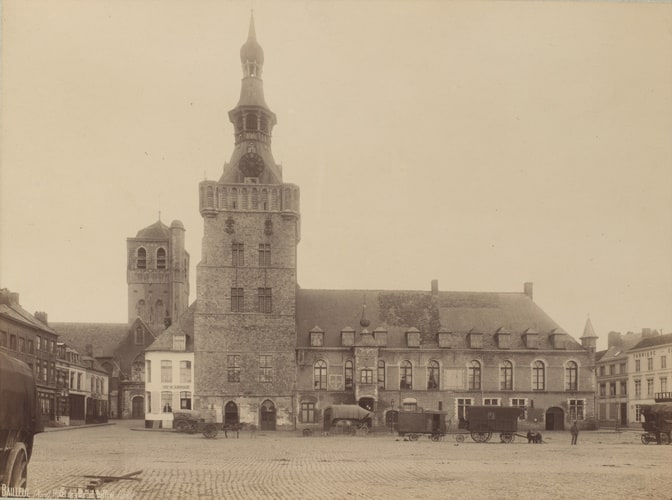 Bailleul, hôtel de ville et beffroi