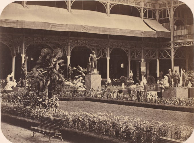 Salon de 1872, vue générale du jardin et de la sculpture (côté droit)