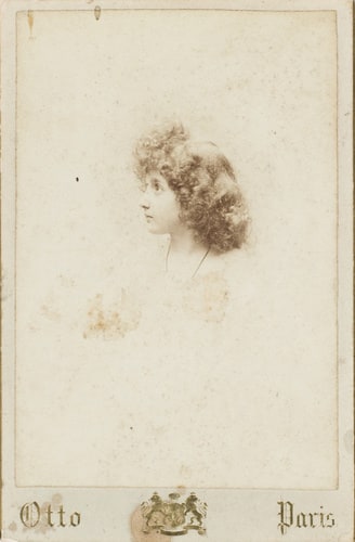 Elaine Greffulhe de profil
