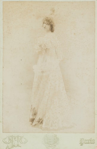 Portrait d'Elisabeth de Riquet de Caraman-Chimay, comtesse Greffulhe (Paris, 1860-Lausanne, 1952), en pied