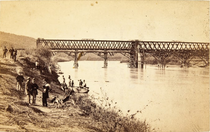 Un pont métallique dans la campagne romaine (le pont d'Orthe ?)