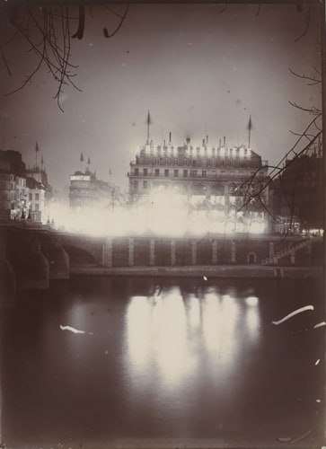 Paris : Quai de la Seine, lumière de la Belle Jardinière