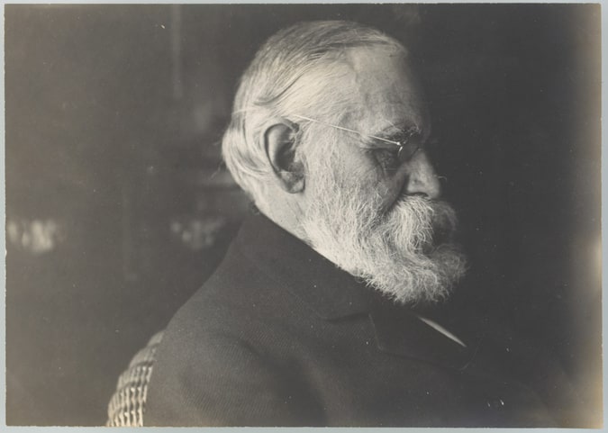 Portrait d'homme âgé de profil, en buste