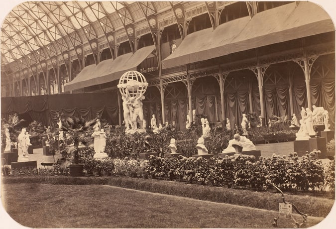 Salon de 1872, vue générale du jardin et de la sculpture (côté gauche)