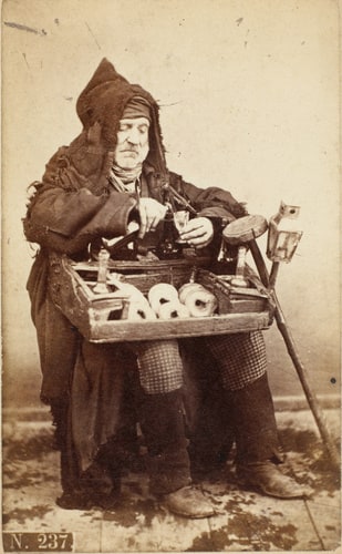 Vendeur ambulant, dans l'atelier du photographe à Naples